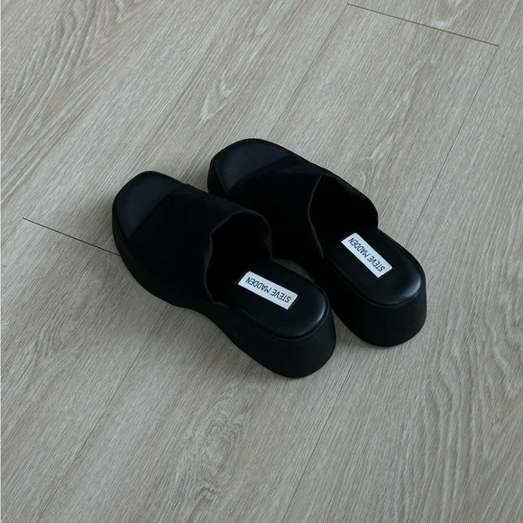 Steve Madden SLINKY30 Black Platform Sandal - Picture 5 of 5